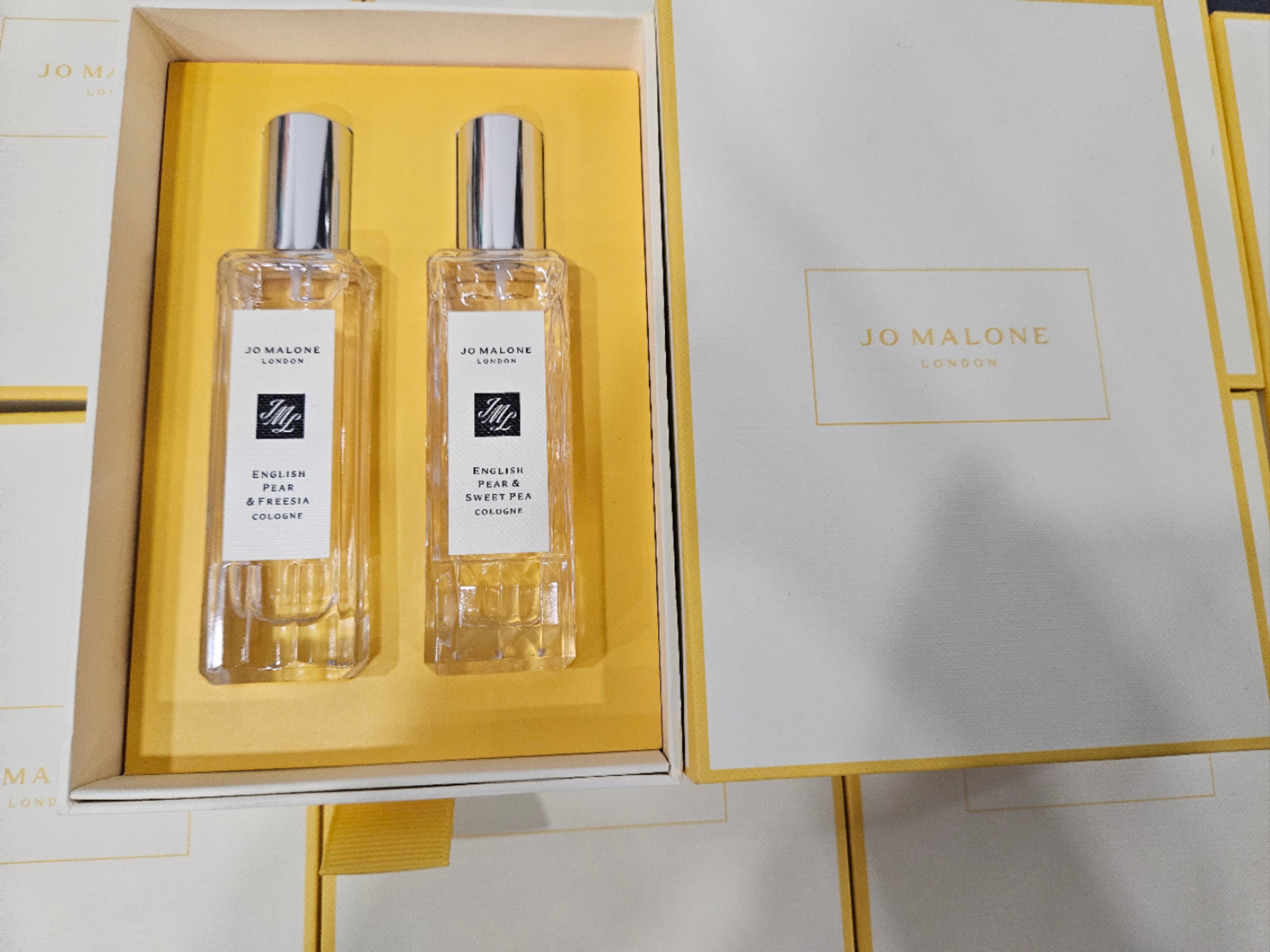 Jo Malone London Limited Gift Set English Pear & Freesia 30ml + English Pear & Sweet Pea 30ml With Box