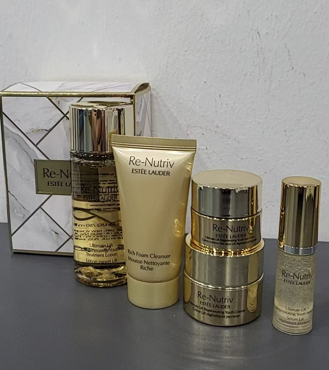 ESTEE LAUDER Re-Nutriv Ultimate Lift Regenerating Youth 5-Piece Skincare Travel Set (Whole set value over 280sgd)
